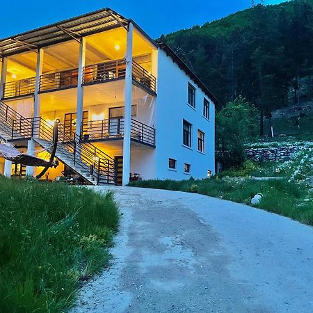 Niniko Shampriani Guest House Mestia Zewnętrze zdjęcie